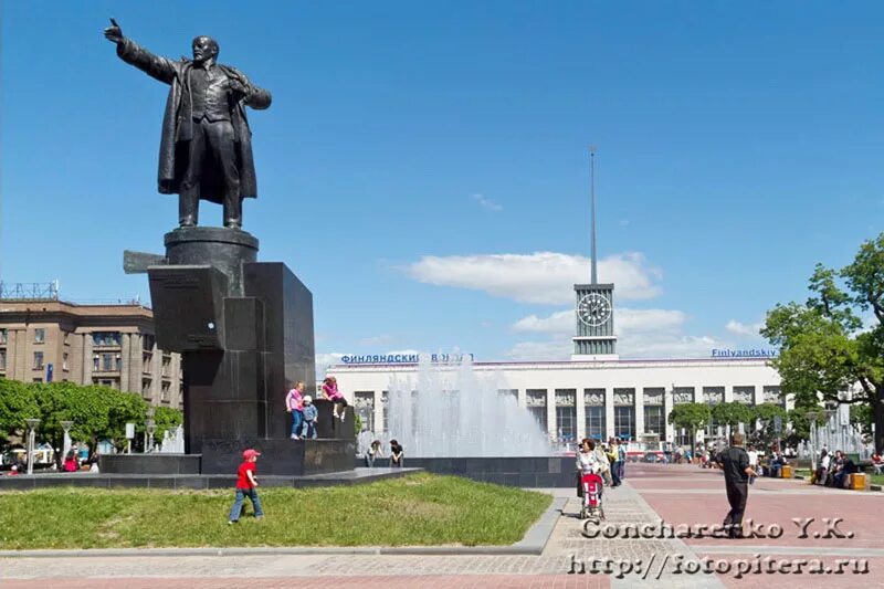 Памятник ленину у финляндского вокзала. Площадь ленина финляндский вокзал памятник ленину. Ленин у финляндского вокзала памятник ленину в санкт-петербурге. Ленин у финляндского вокзала памятник ленину в санкт-петербурге. Памятник ленину у финляндского вокзала.