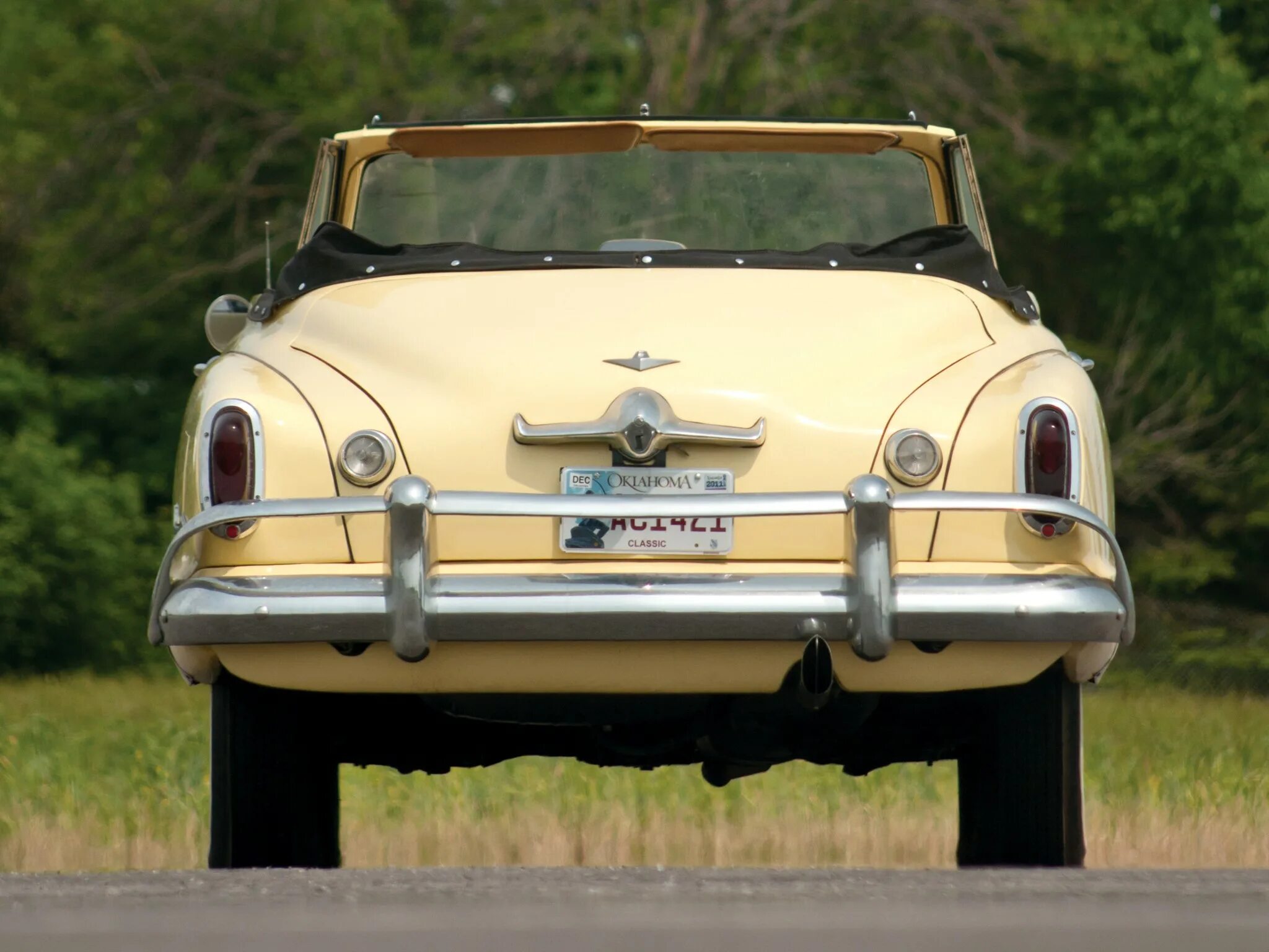 Номер 1951. 1951 Studebaker. Studebaker 1951 года. Студебеккер коммандер Стейт 1951 года. Авто Studebaker Commander State 1951 года.