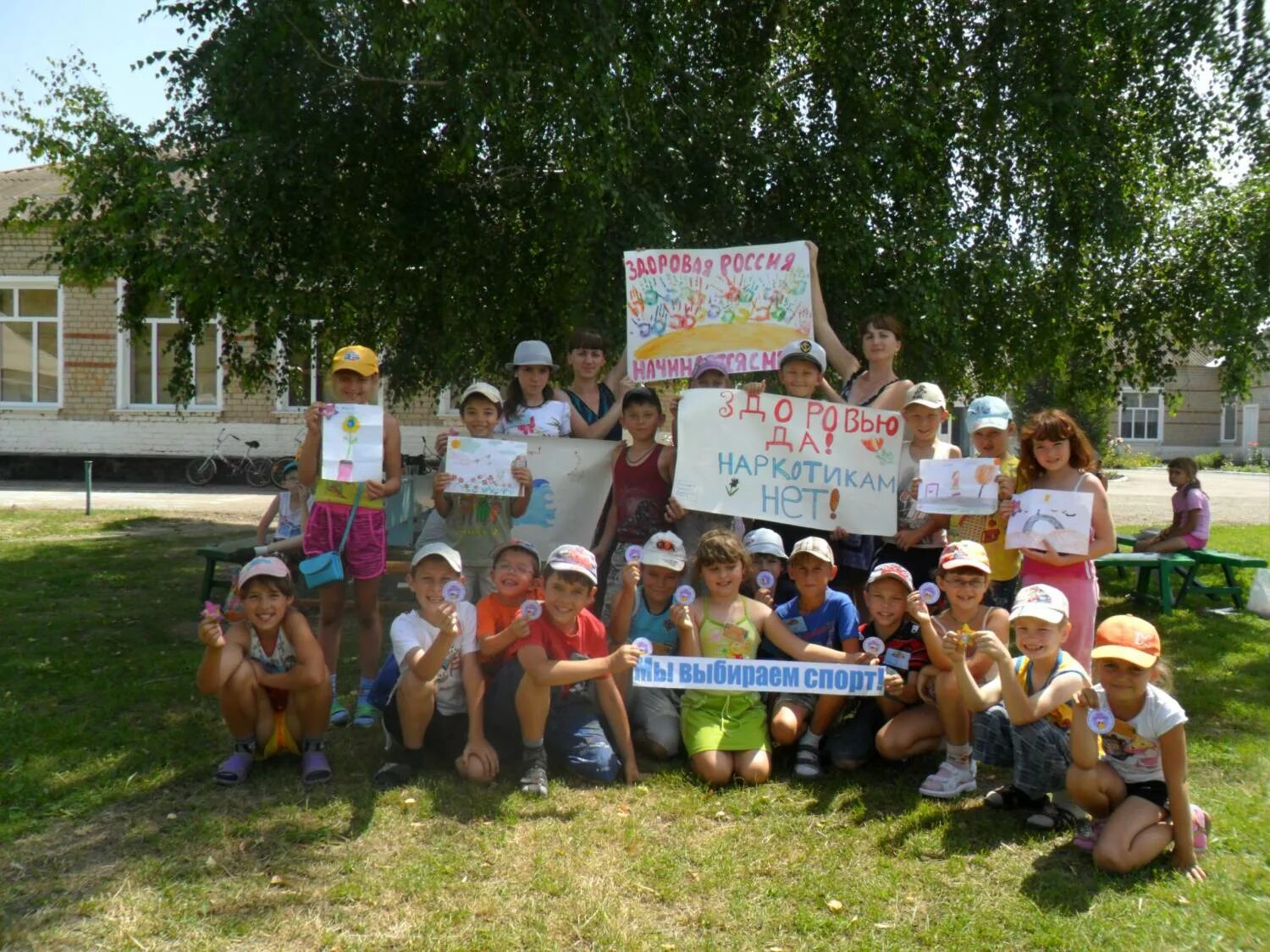 Начальник лагеря. Профессия воспитателя в лагере. Вакансия требуется воспитатель. Другие правила - лето. Объявление требуется воспитатель.