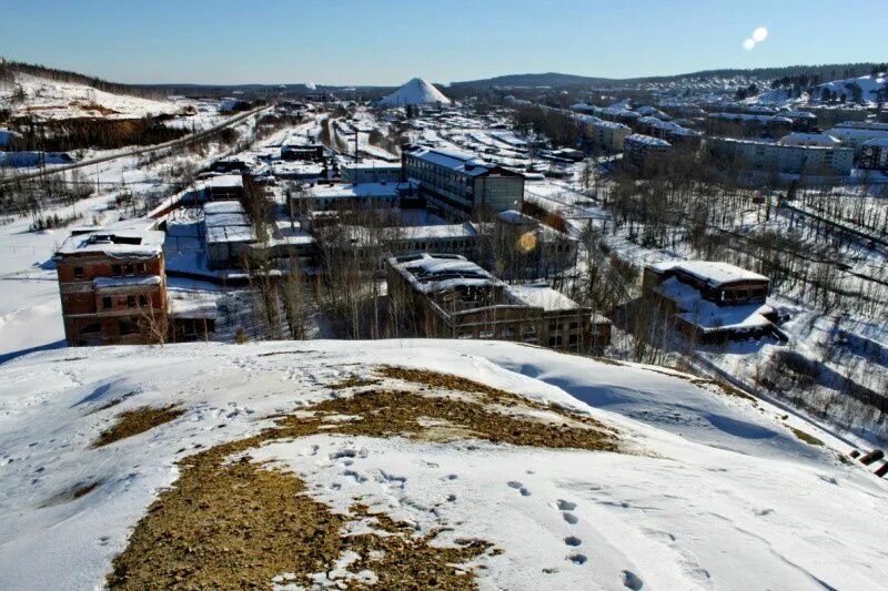 Дегтярск свердловская область купить. Дегтярск тереконник. Дегтярск Террикон. Терриконники город Дегтярск. Город Дегтярск Свердловской области.