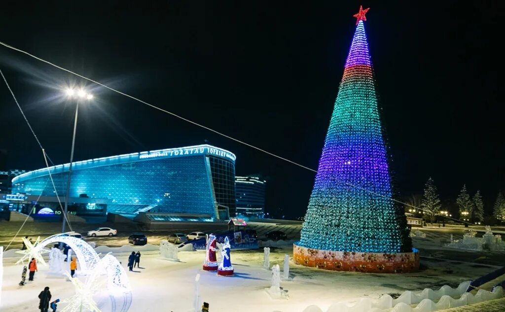 Конгресс холл елка уфа. Елека на конгресхолле уфа. Площадь салавата юлаева в уфе елка. Конгресс холл елка уфа. Елка конгресхол уфа 2022.