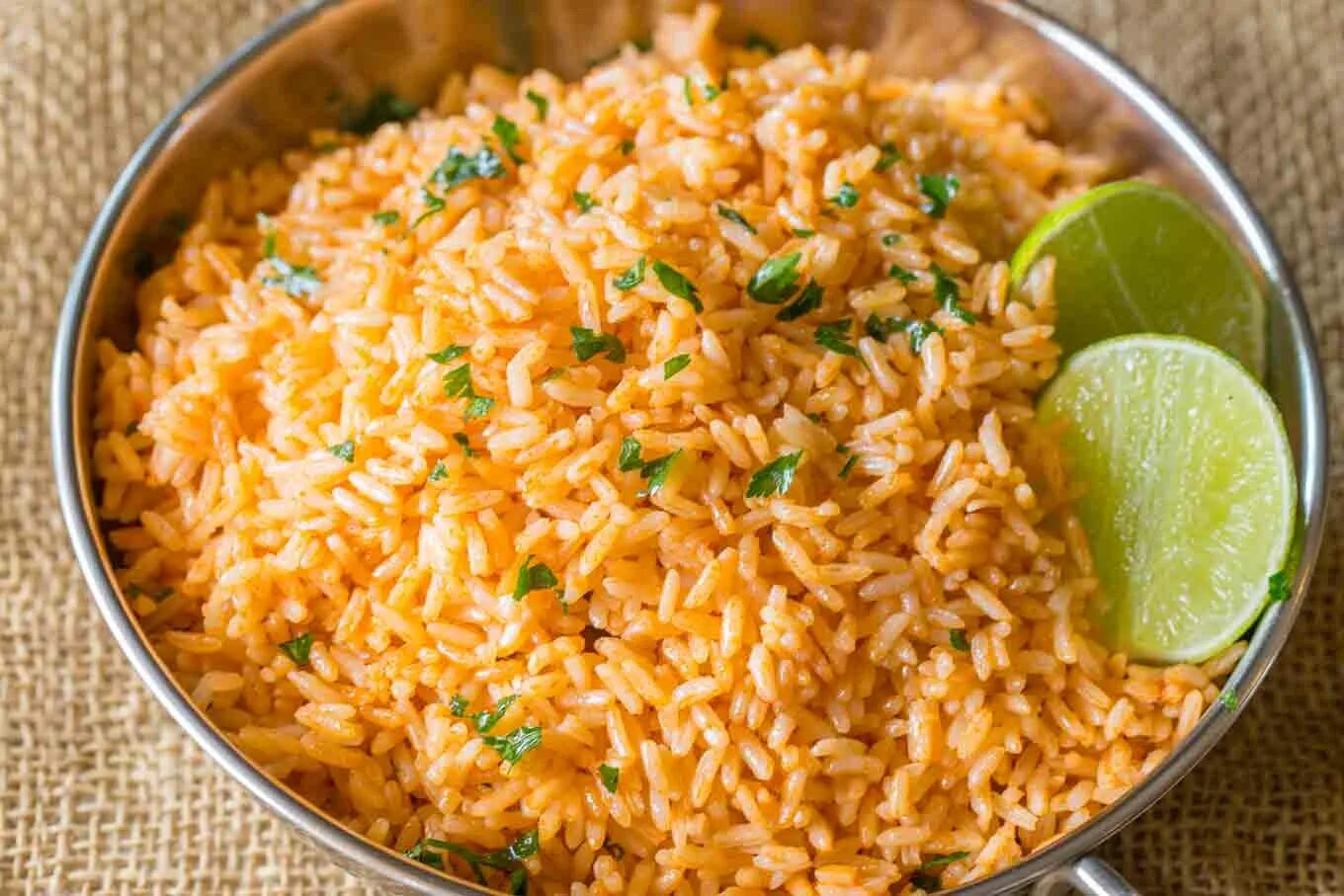 Рассыпчатый рис с курицей. Spanish Rice. Рис испанский. Гарнир рис Сток. Рис also.