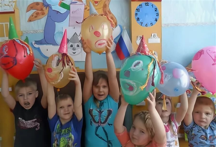 Воздушные шарики младшая группа. Развлечение в ДОУ С воздушными шарами. День воздушных шаров в детском саду в средней группе. Праздник с шарами в детском саду. Праздник шариков в детском саду.