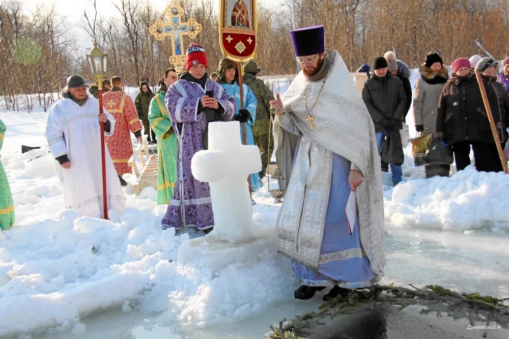 С крещением господним 19 января. Крещение праздник для детей. Крещение в нерюнгри 2023. 19 января праздник. Крещение господне иерусалим.