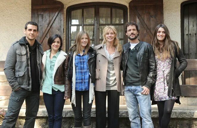 Полнолуние испанский сериал. Испанский фильм полнолуние. Полнолуние ( сериал 2012) лейре. Луна сериал испания. Испанский фильм полнолуние.