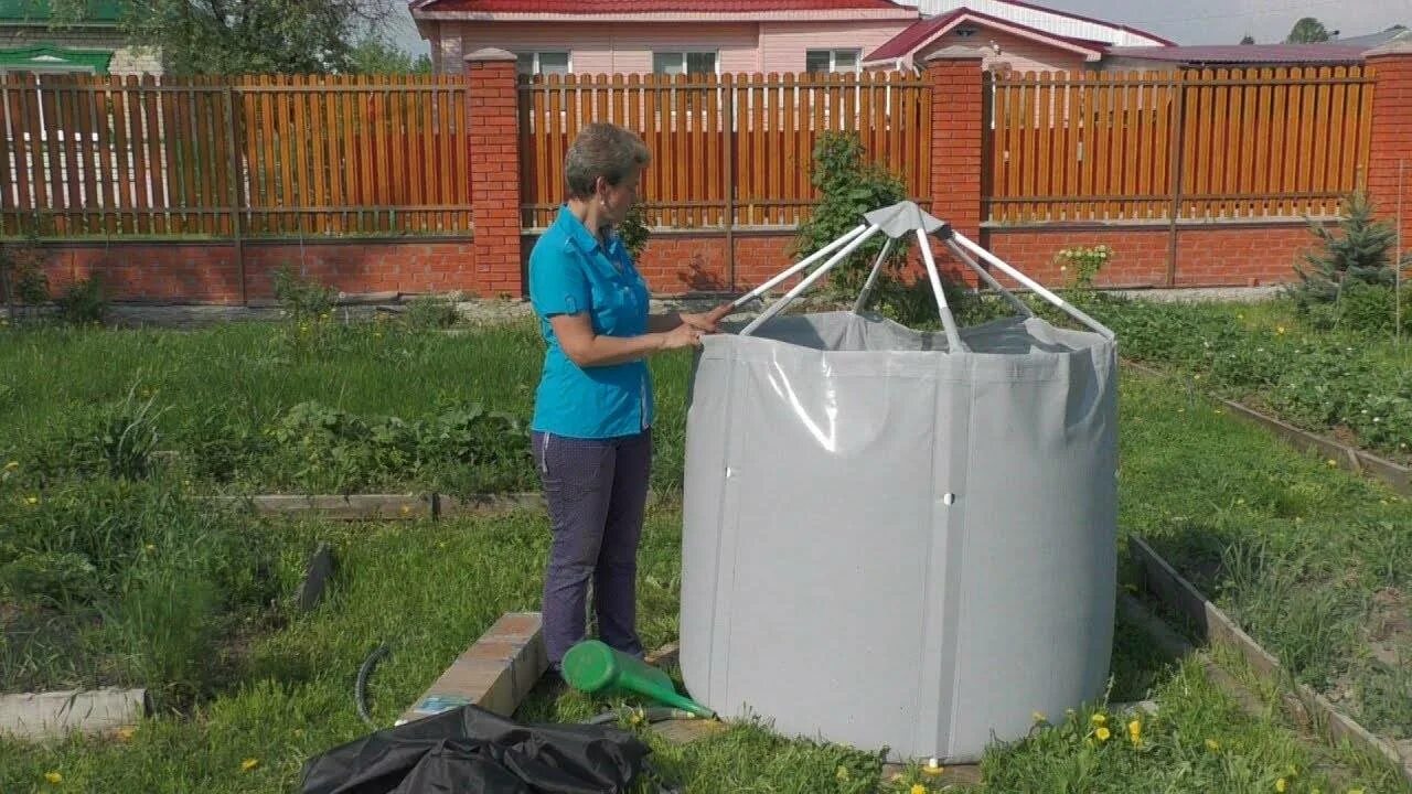 Дачник собирал дождевую. Ёмкость для воды на дачу. Ёмкость для воды на дачу для полива. Бочка для полива на даче. Бочка для воды для полива.