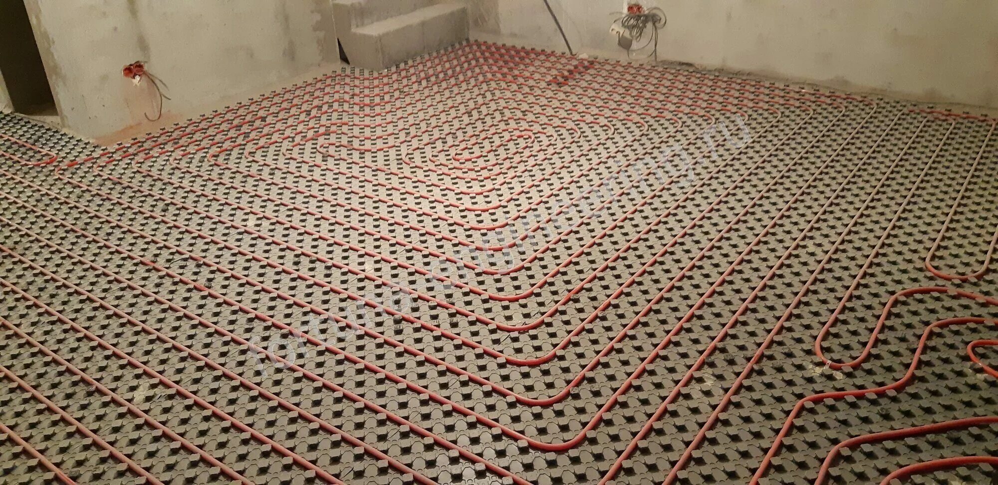 Тёплый пол водяной монтаж улитка. Система теплого пола улитка. Тёплый пол водяной. Теплый пол улитка. Укладка теплого пола улиткой.