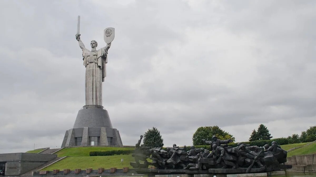 Памятник гетману украины богдану хмельницкому. Памятники украины киева. Памятники украины киева. Памятник богдану хмельницкому в киеве. Памятники украины киева.