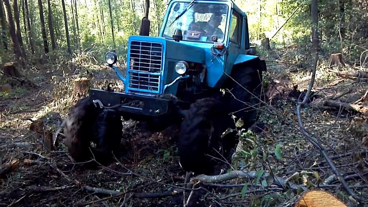 Работа мтз видео. Лебёдка на МТЗ 82. Трелёвка лебёдкой на МТЗ 82. Лебедка на МТЗ 82 для леса трелевки. Трактор МТЗ-82 болото.