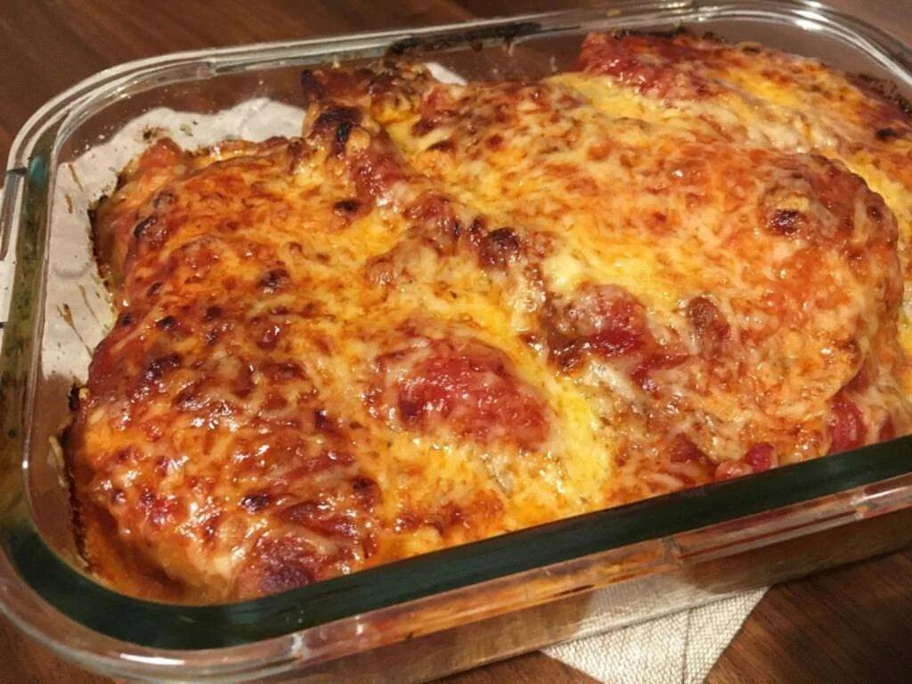 Свинина с грибами в духовке. Мясо по-французски в духовке из свинины с помидорами и сыром и луком. Мясо по-французски с картошкой. Мясо по французски. Мясо по-французски в духовке из говядины.