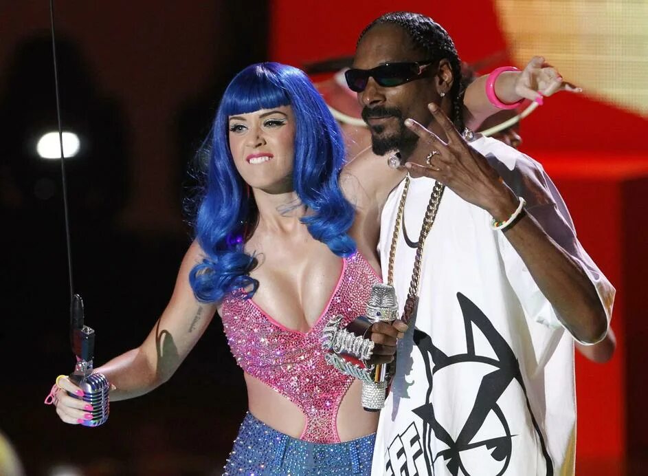Katy perry snoop dogg. Кэти перри с бородой. Кэти перри и кани вест. Snoop dogg - california gurls. Katy perry feat.