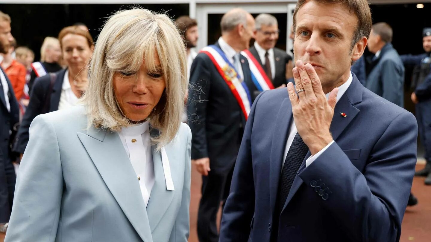 Жена президента франции макрона фото в молодости. Бриджит Макрон 2022. Жена президента Франции Макрона. Панин и Бриджит Бриджит Макрон. Макрон Эммануэль с женой.