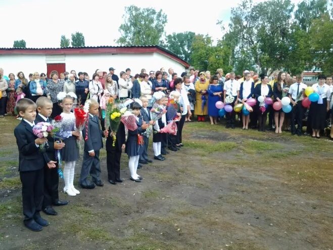 Белоярский саратовская область новобурасский район. Динамовская школа Новобурасский район. Поселок Белоярский Новобурасский район. Поселок знание Саратовская область Новобурасский район.