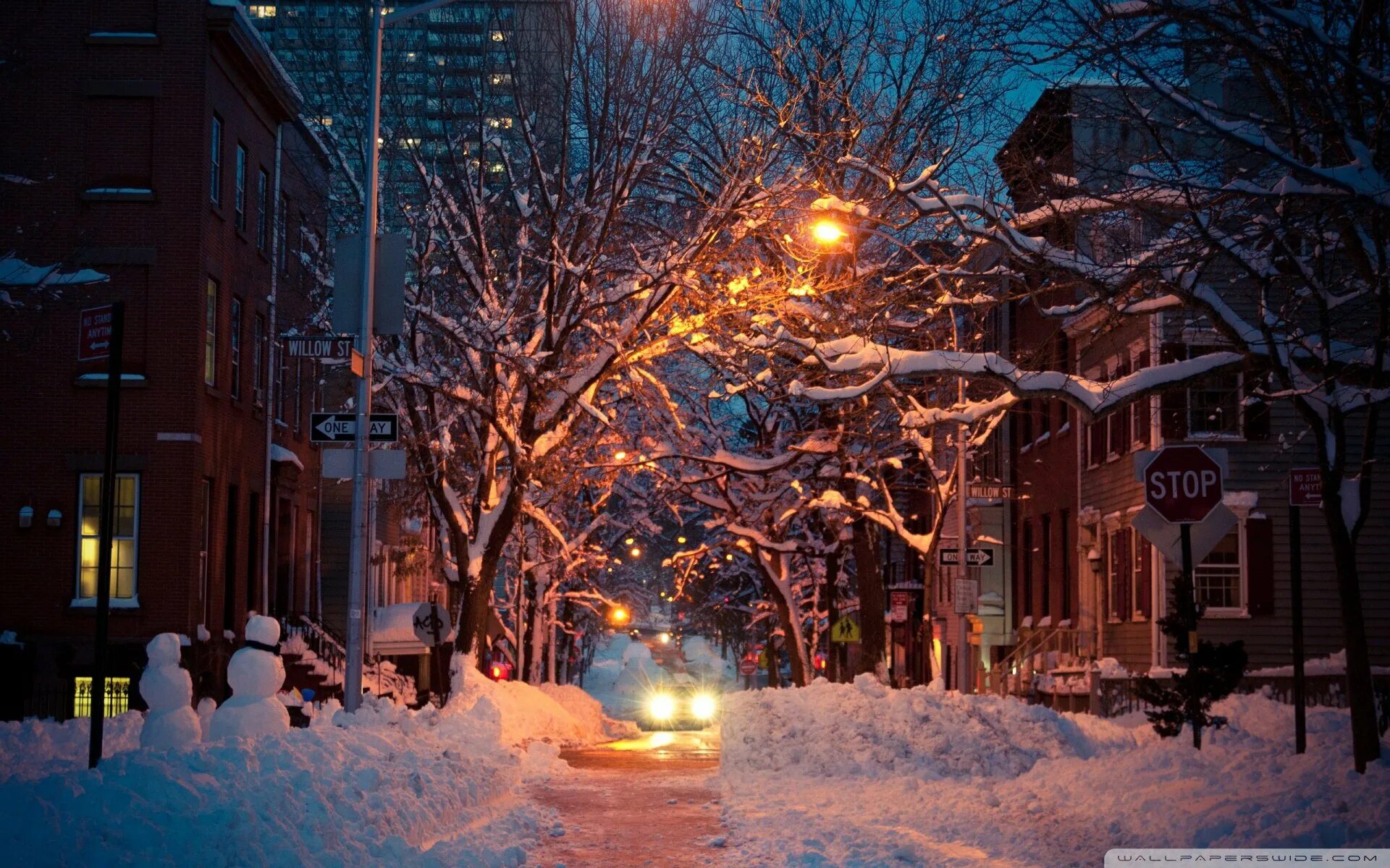 Город снег вечер. Зима в городе. Зимняя улица. Заснеженный город. Красивый зимний город.
