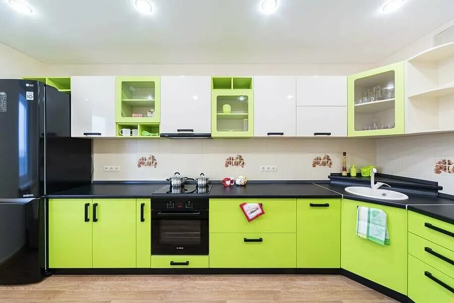 Лайм пермь. Кухонный гарнитур зеленый. Кухонный гарнитур лайм. Кухня цвета лайм. Кухня угловая салатовая.