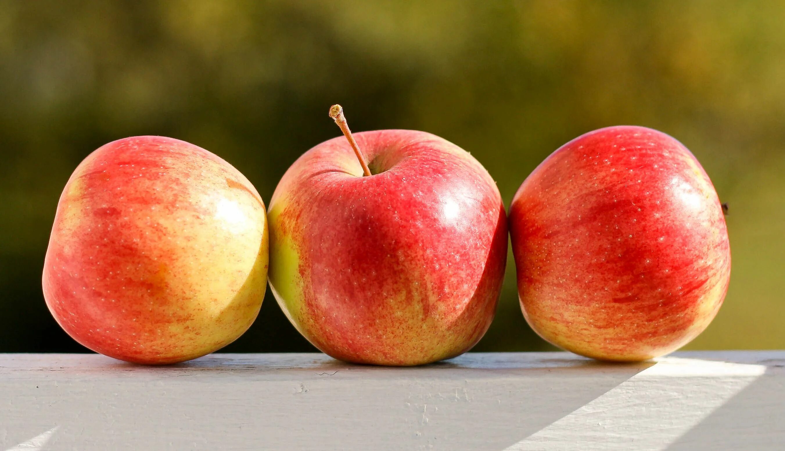 4 яблока. Three apples. зеленое яблоко без фона. 3 яблока. Three apples.