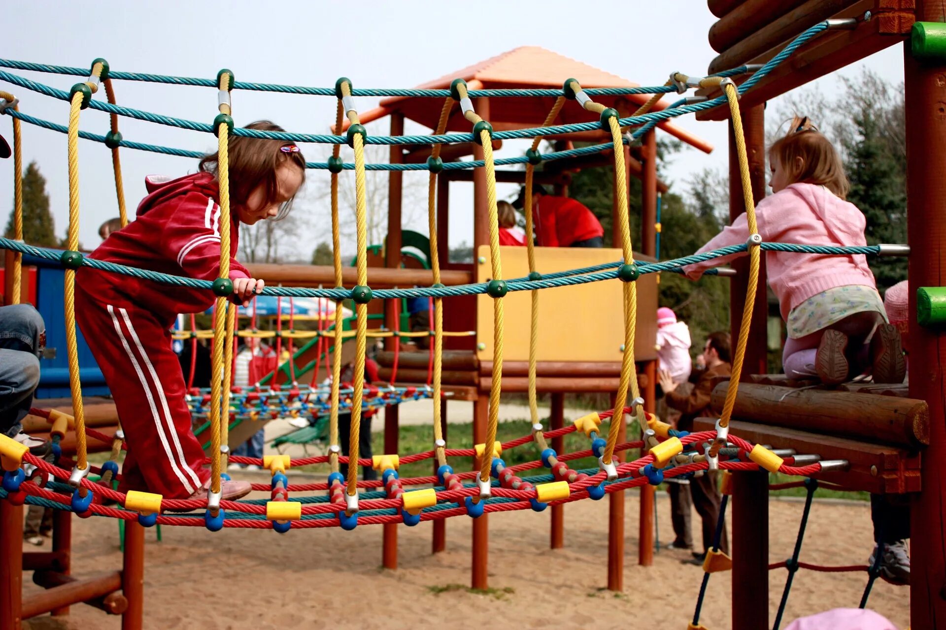 Детские площадки можно ли гулять. Детские площадки. Дети на площадке. Детские площадки для детей. Игровая площадка для детей.