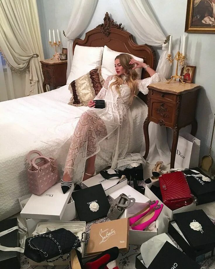 роскошь и богатство девушка. дети богатых людей. фотосессия роскошь. манипуляция женщиной. избалованный ребенок.