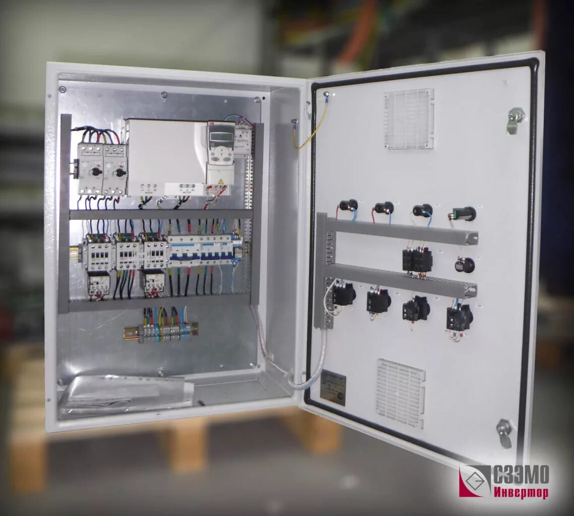 Шкаф с панелью оператора. Шкаф шквал 110-00400р 1-6к 1 дымоудаления купить в москве. Шкаф управления 2000х1000х600 с преобразователями частоты. Щит автосатик расключение. Шкаф шквал.