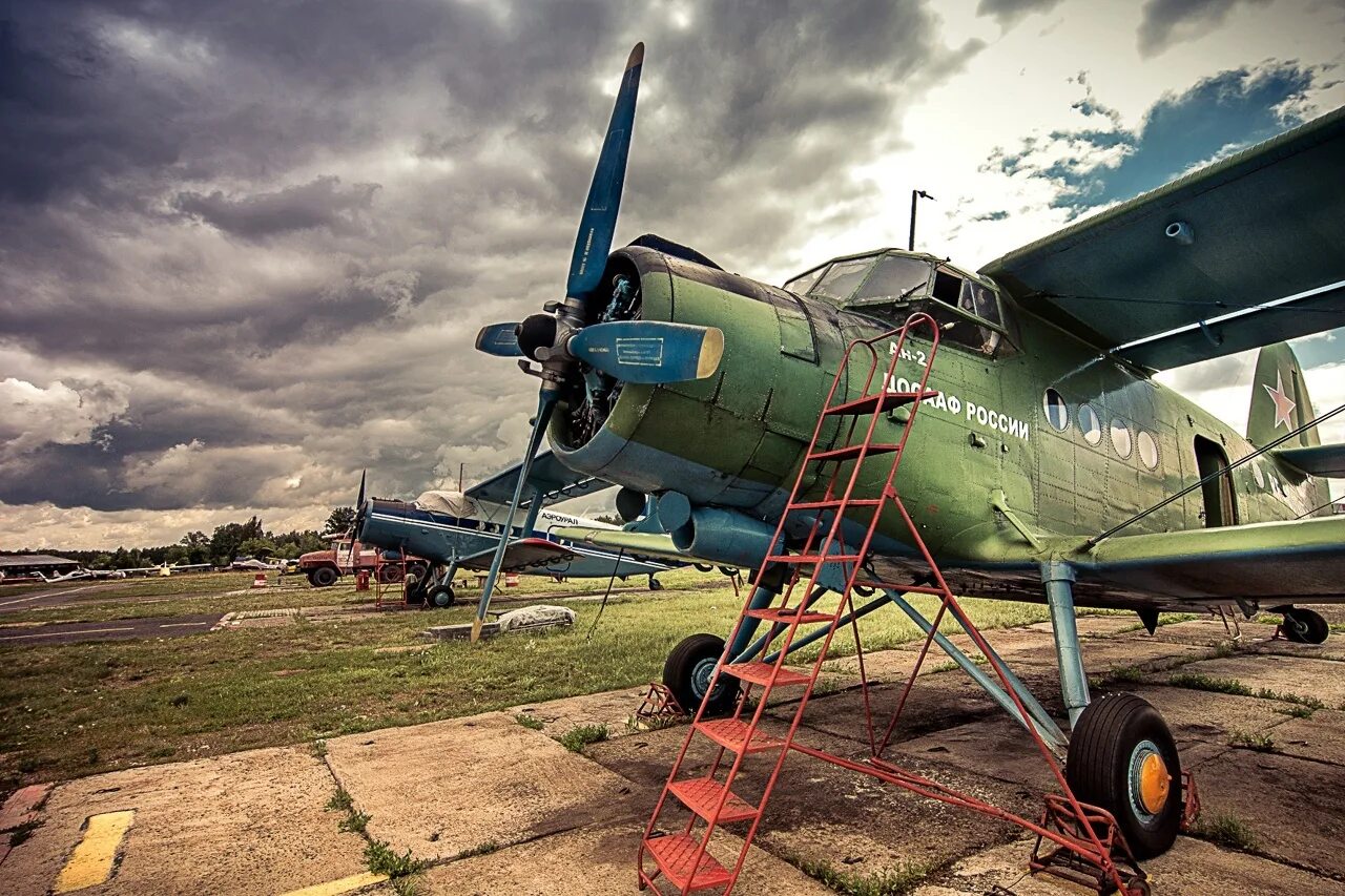 Вес кукурузника. Самолёт АН-2. АН 2 бомбардировщик. Кукурузник АН-2.