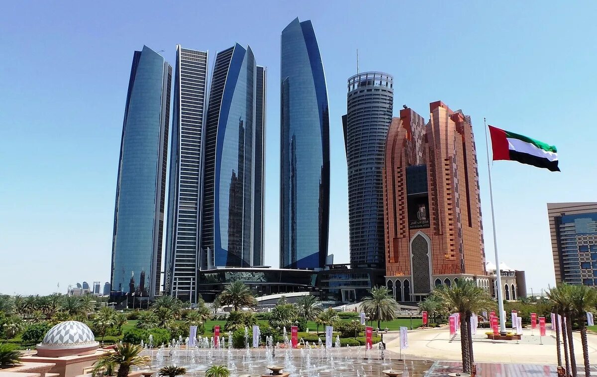 Арабские эмираты Абу Даби. Столица Эмиратов Абу-Даби. Абу Даби Дубай город. Абу Даби архитектура.