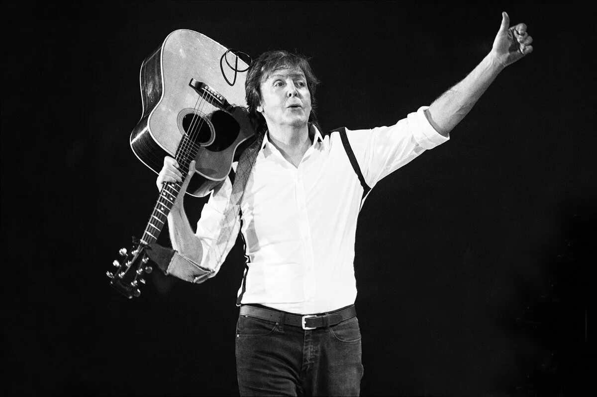 Paul mccartney 2023. Джонни депп и натали портман. Пол маккартни с украинским флагом фото. Песни полы. Пол маккартни битлз.