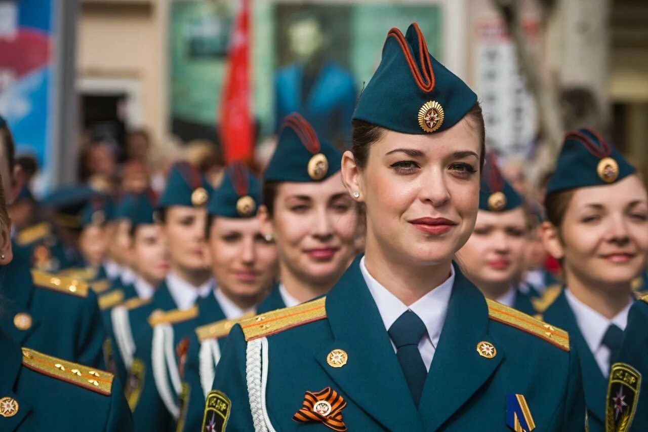 Пользователи форме. Парадная форма мчс женская. женская парадная военная форма. женщины в парадной военной форме. парадная форма российской армии.