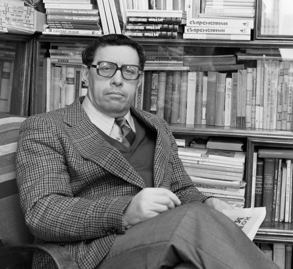 Юрий коваль писатель. Федор абрамов. Юрий нагибин председатель. Юрий нагибин в молодости. Писатель.