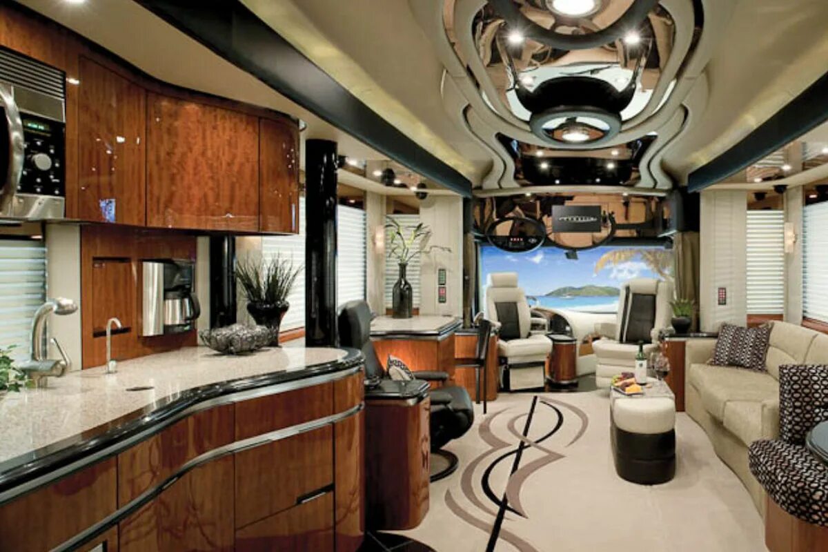 Дом на колесах vario perfect 1200 platinum. Самый большой автодом на колесах в мире. Дом на колёсах. Автодом мерседес актрос. Foretravel ih-45.