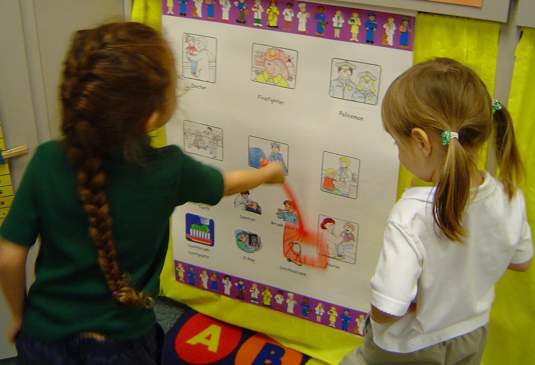 Интерактивные игры для дошкольников. Занятие на английском для дошкольников. Урок английского в детском саду. Английский садик.