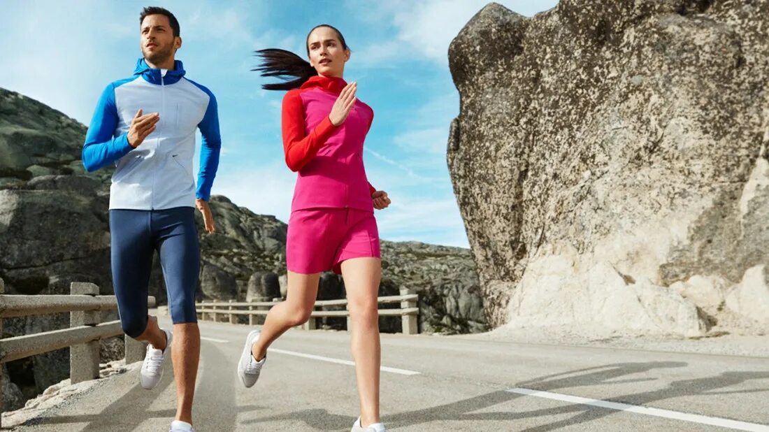 Sports одежда. Спортивная одежда. Реклама спортивной одежды. Спортивная одежда для мужчин и женщин. Спортивная одежда мужская и женская реклама.
