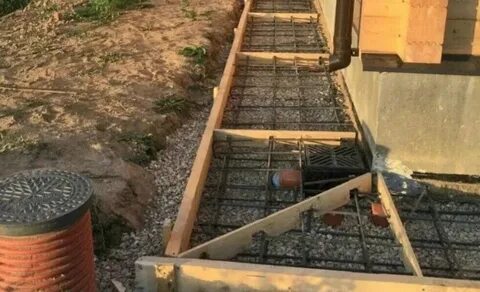 Заливаем вокруг дома