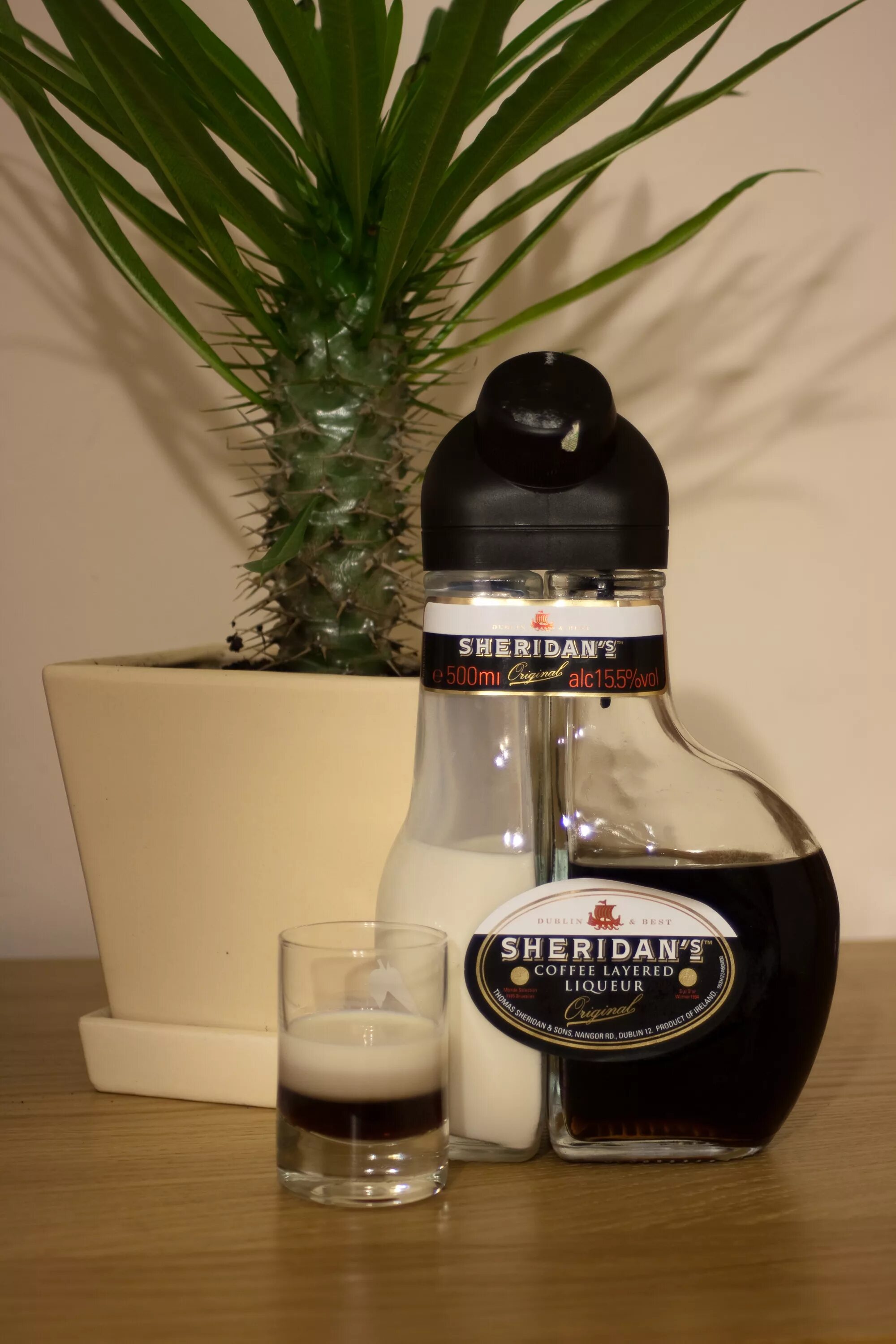 Ликер Шериданс. Ликер Sheridan's Coffee layered Liqueur. Ликер Шериданс кофейный. Ирландский ликер Шериданс. Ликер темный