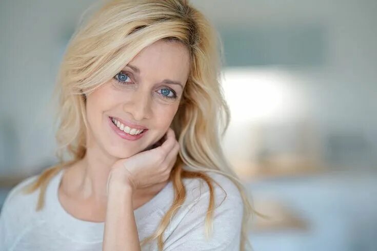 50 летние блондинки фото How To Look And Feel Younger Feel younger, Preventative health, Younger