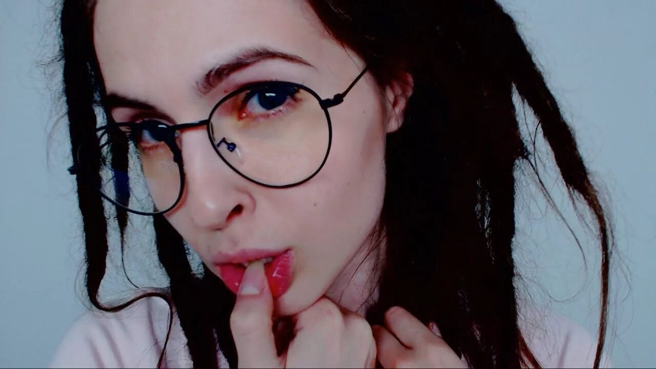 Асмр карамелька. Тангерин асмр. asmr неразборчивый шепот. асмр триггеры.