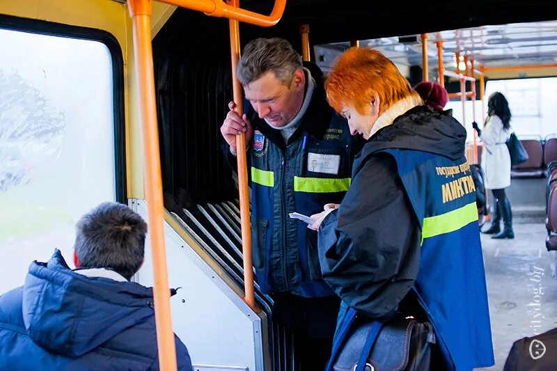 Ревизор транспорта. Форма кондуктора в автобусах. Контролер в автобусе. Контролер Ревизор. Форма кондуктора в автобусах Москва.