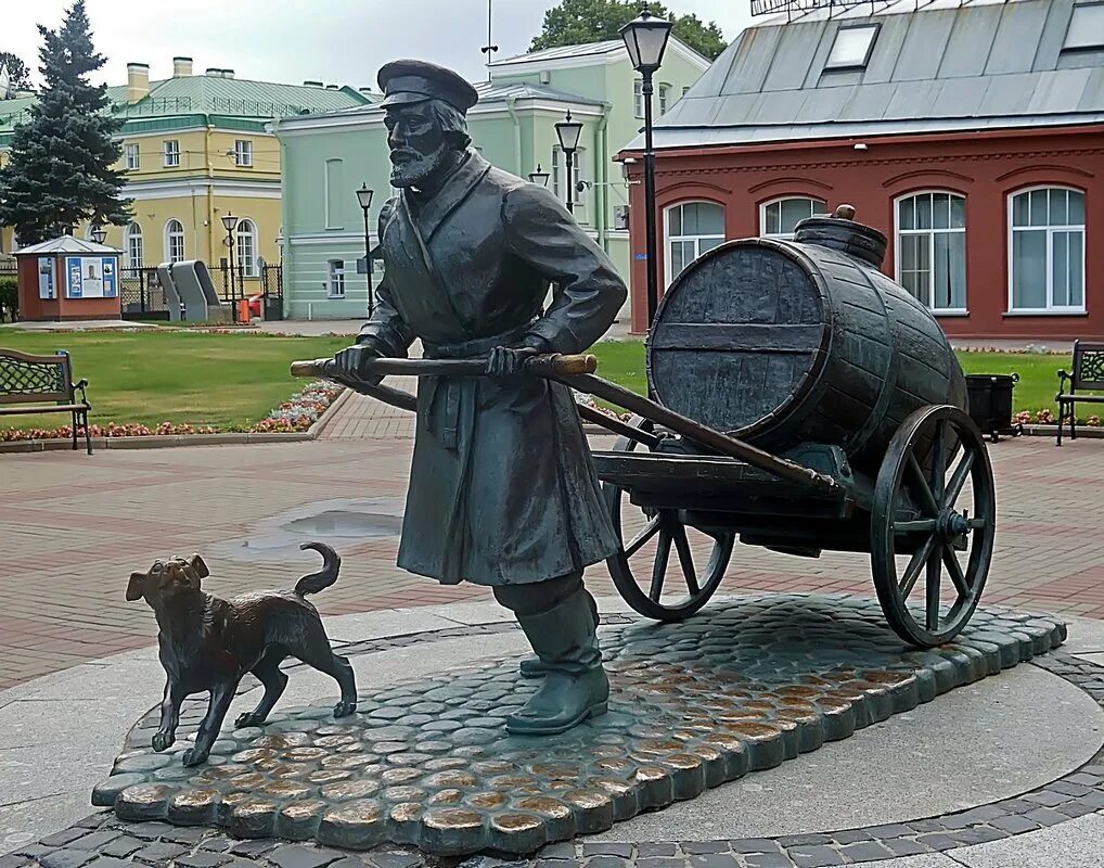 Памятник водовозу в Санкт-Петербурге. Памятник петербургскому водовозу. Памятник водовозу в Коломне. Памятник водовозу в Казани. Почему воду возят