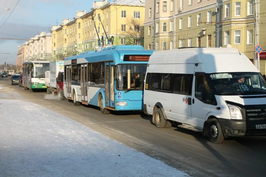 Движение пассажирского транспорта. Городской транспорт. Городской пассажирский транспорт. Автобус в городе. Общественный автомобильный транспорт.