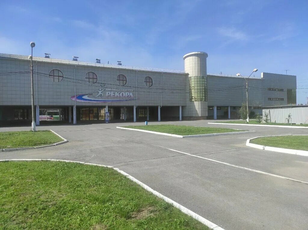 Ул красноярская 30 ачинск. Ачинск красноярская 30. Стадион олимп северская. Ачинск красноярская 30. Гостиница сосновый бор ачинск.