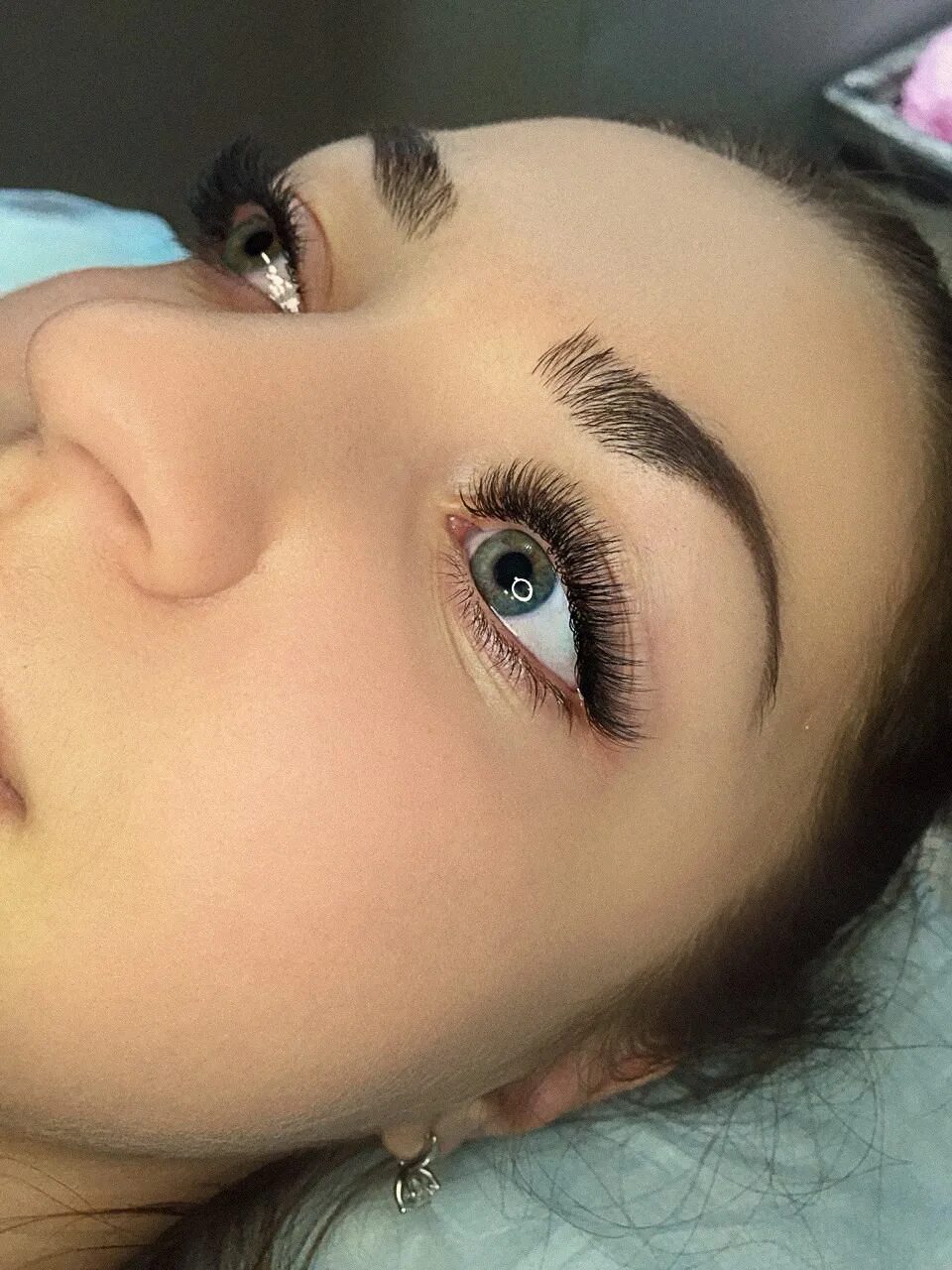 Ресницы 2д классика беличий. Ресницы 3д кукла мокрый. Ресницы 3д кукла мокрый. Эффект цветной подводки наращивание ресниц. Мокрый эффект в наращивании ресниц.