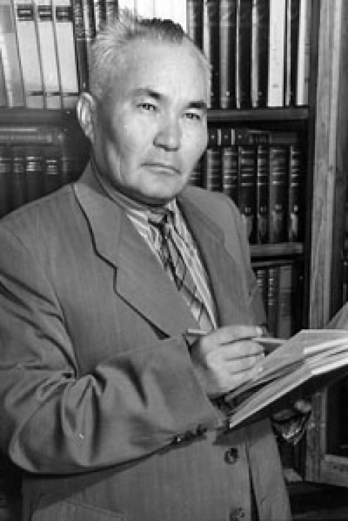 Памятник кул гали ульяновск. Талдыкорган памятник. Гали орманов. Гали орманов. Бюст махтумкули.