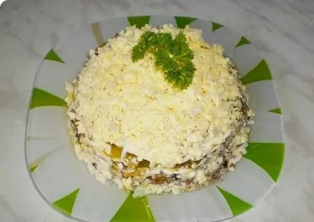 Рецепт салата с шпротами и яйцами огурцом