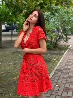 Красный ажурный