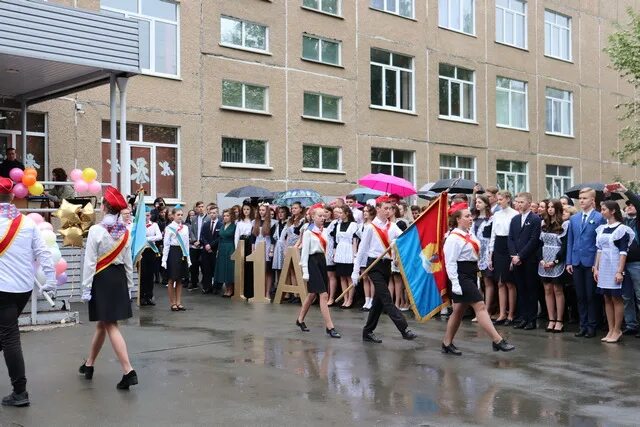 4а класс 2 школа в толбазах в 2020 году. Первый звонок в школе 2020. Школа 1 менделеевск. Пестрецы школа 2. Салаватская 24 школа.