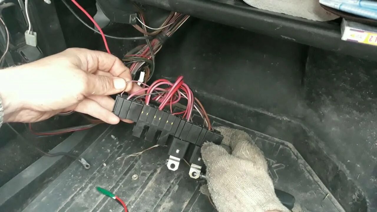 Реле бензонасоса 2114. Почему не работает насос машины. Фильтр бензонасоса 405. Разъём топливного насоса нива шевроле. Почему не работает насос машины.