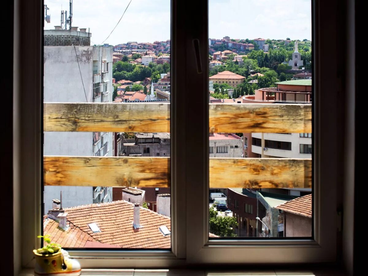 Вид из окна на мусорку. Самые нелепые квартиры. Вид из окна из отеля. Грязные улицы россии. Самый страшный вид из окна.