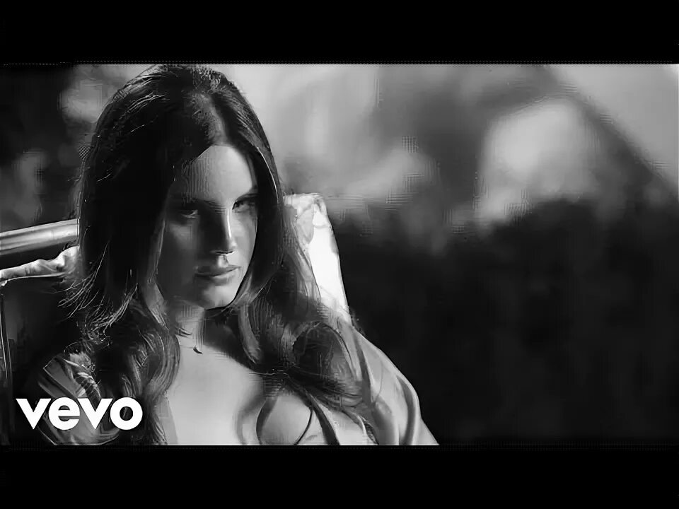 Lana del rey watch boys. Music to watch boys lana del rey. Фотосессии ланы дель рей. Lana del rey honeymoon обложка. Lana del rey в черном.