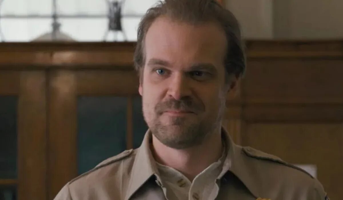 Дэвид харбор джим хоппер. Очень странные дела дэвид. Хоппер очень странные дела 4 сезон. Эль стренджер. Очень странные дела дэвид.