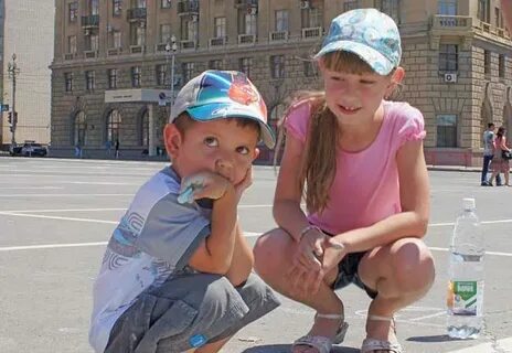 Мальчики писали девочки смотрели