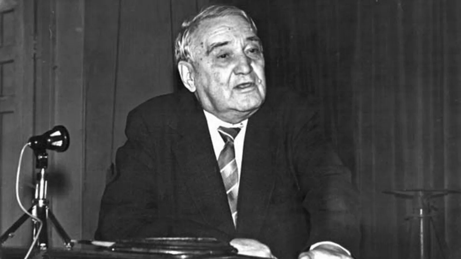 Л Н Гумилев. Лев Николаевич Гумилёв (1912 – 1992). Л. Н. Гумилев историк. Лев Гумилёв фото.